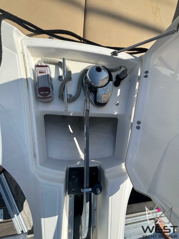 WHITE SHARK 246 – Image 18